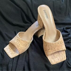 Cork Pattern “Abound” slip on square toed Mules with a sturdy block heel.9M.NEW.